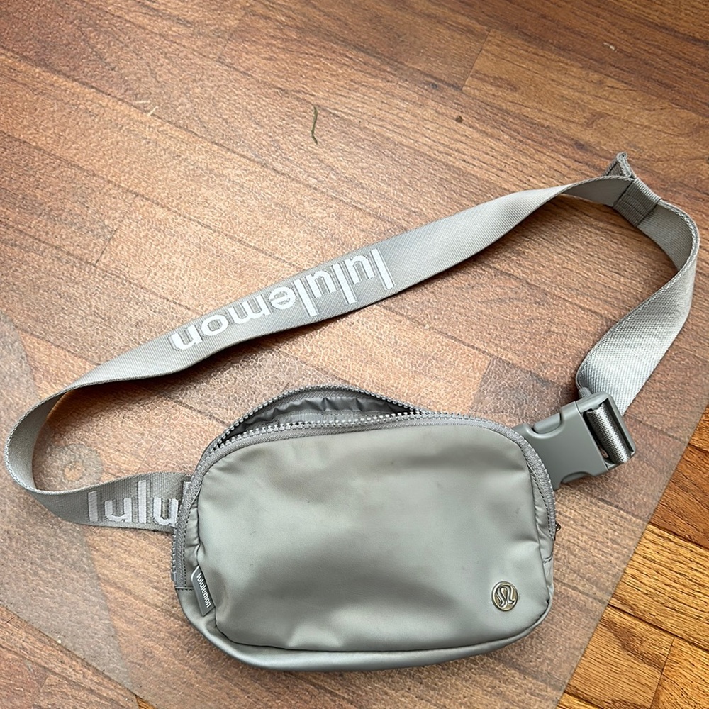 Lululemon belt bag